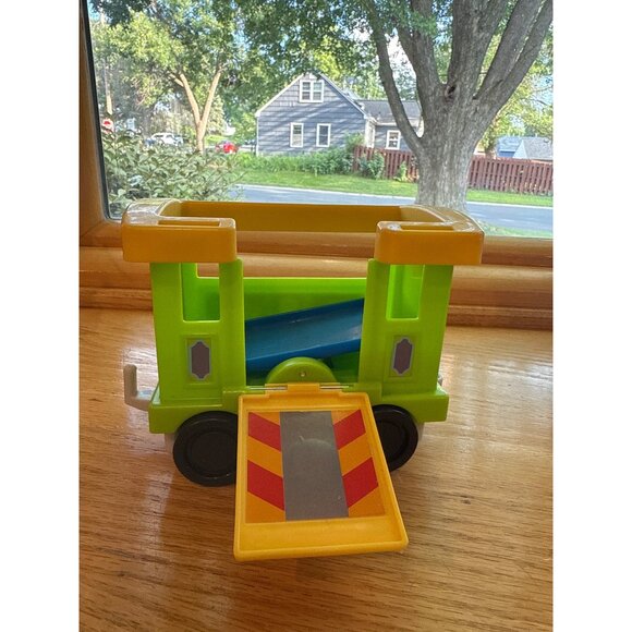 Fisher-Price Little People Railroad Train Carriage Toy Bright Colors Kids - Picture 2 of 5